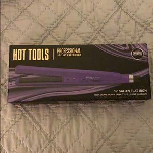 BRAND NEW - Hot Tools Flat Iron